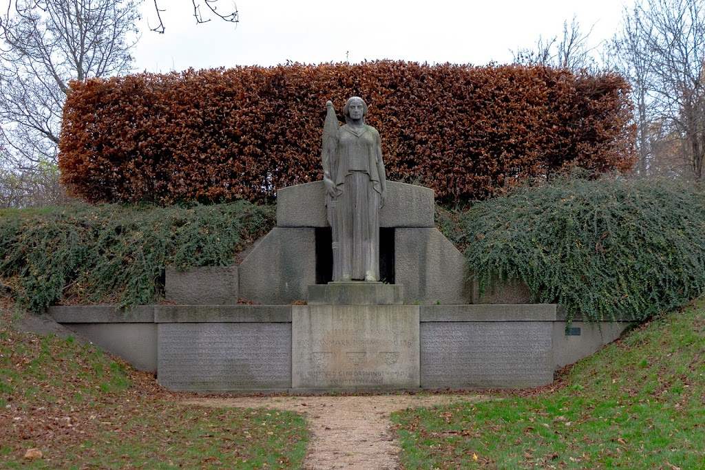 memorial-for-volunteers-and-the-fallen-16.jpeg