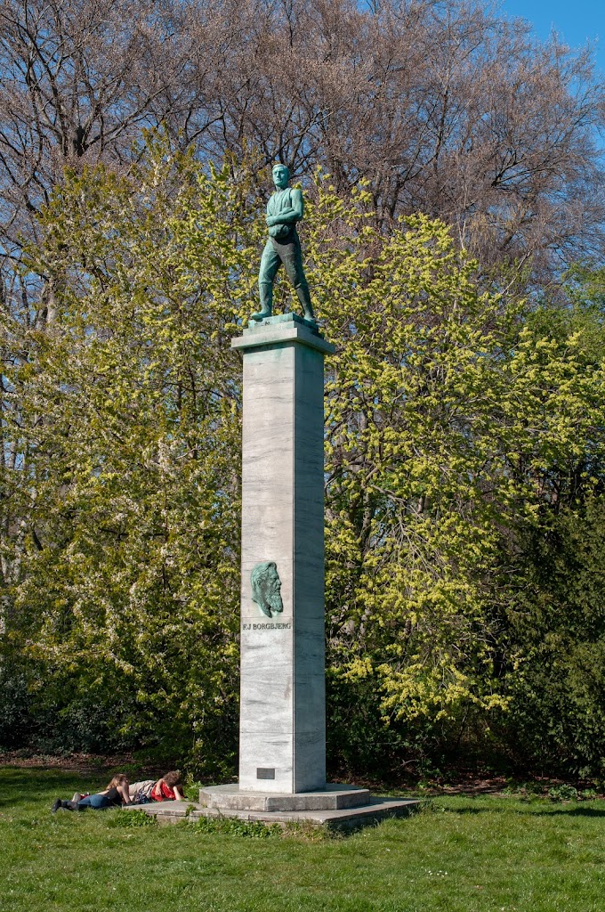 memorial-to-f-j-borgbjerg-15.jpeg