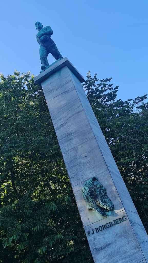 memorial-to-f-j-borgbjerg-9.jpeg