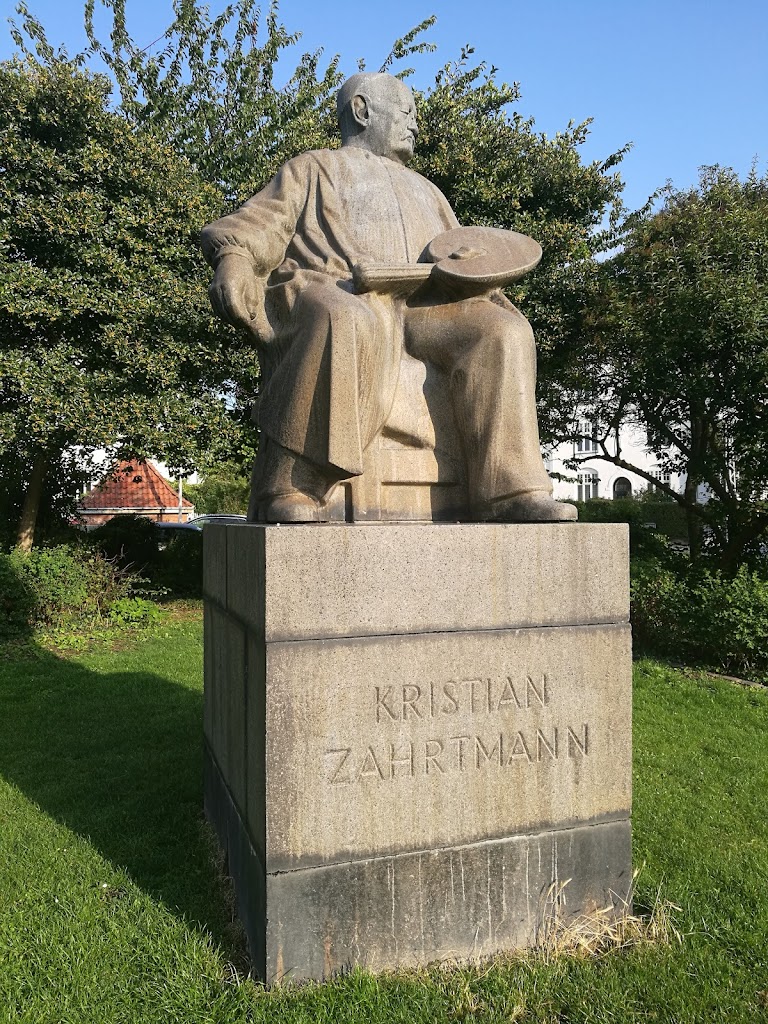 kristian-zahrtmann-statue-6.jpeg