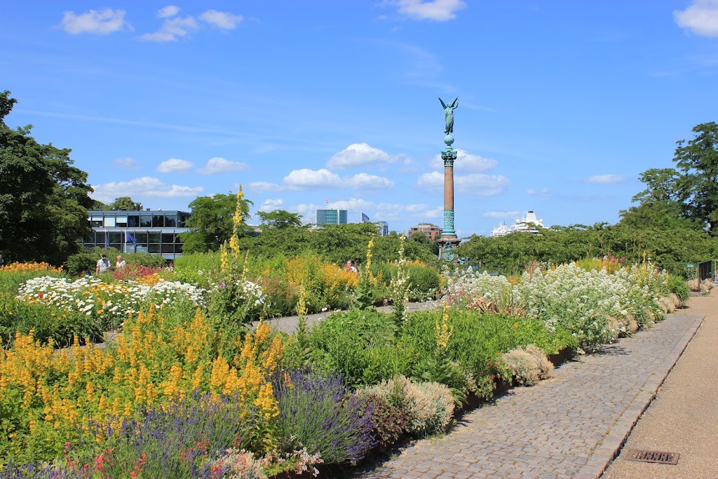 iver-huitfeldt-memorial-1.jpeg