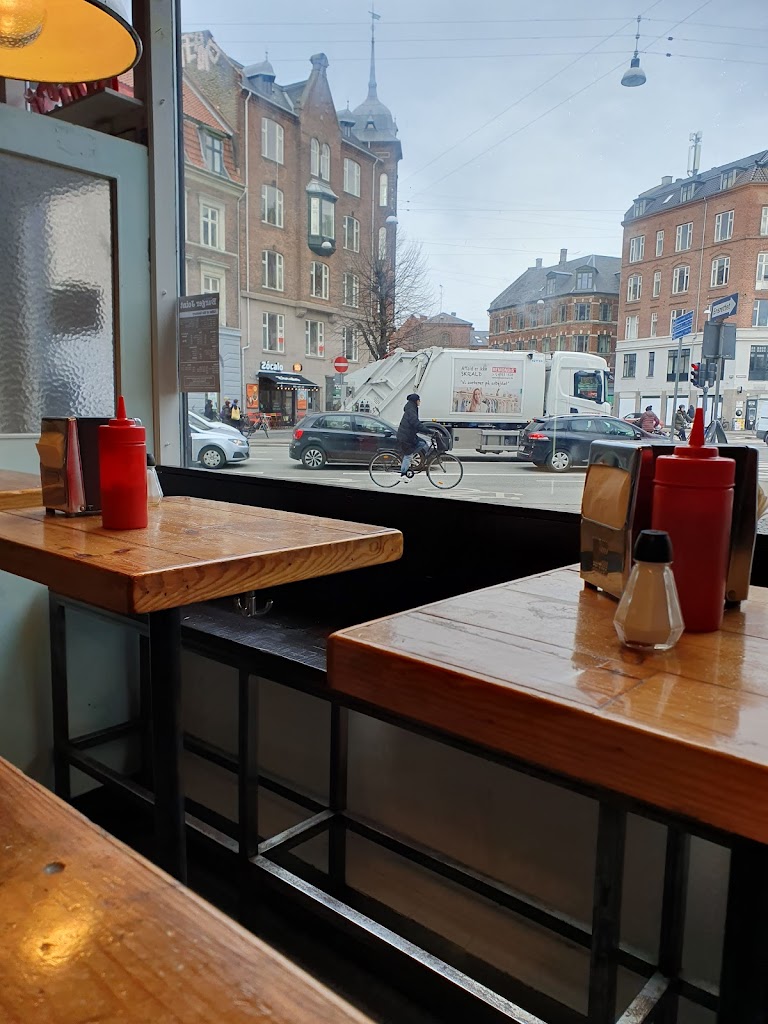 tommis-burger-joint-norrebro-12.jpeg