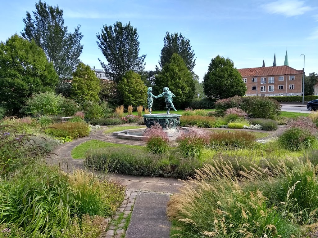 dancers-fountain-14.jpeg