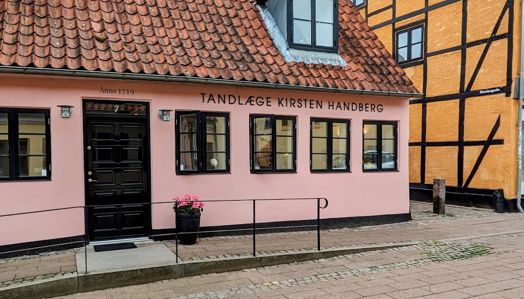 tandlaege-kirsten-handberg-0.jpeg