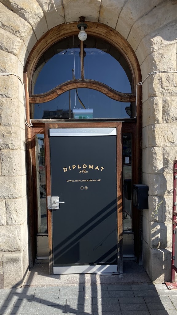 diplomat-bar-2.jpeg