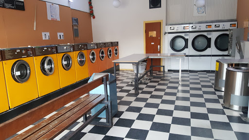 Launderette Wash-Roll and Cleaning Service v / Paul Lyngkilde