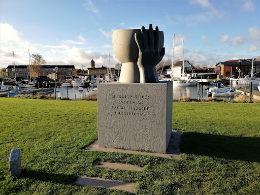 Skulptur "Varme Hænder" Mindesten for Jødernes Flugt til Sverige